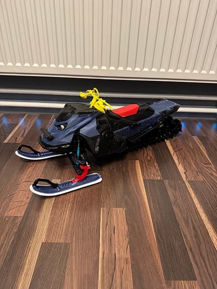 RC skoter med fjärrkontroll och batteri