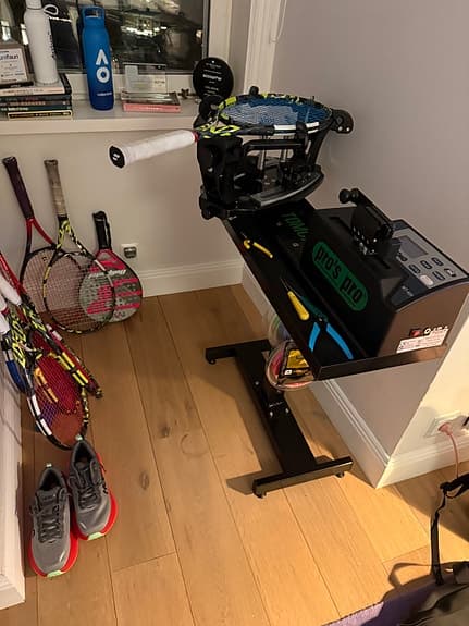 Strängning av tennisrack – Östermalm (Stockholm)