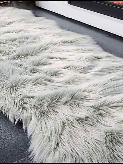 Matta i konstpäls grå