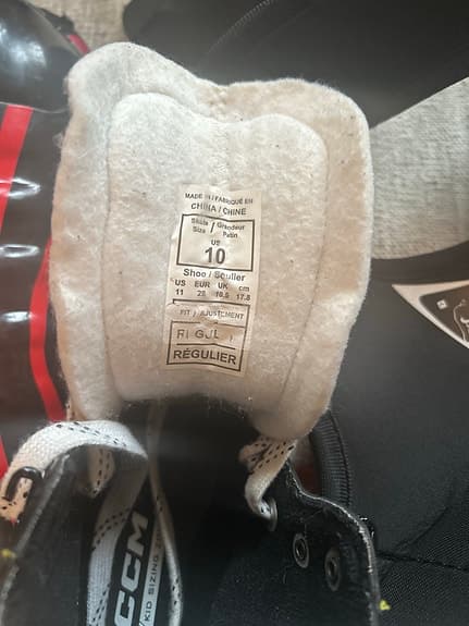 Komplett Ishockeykit med skridskor och skyddsställ för barn ca 6år