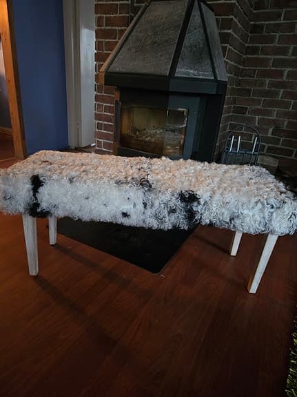 Sittbänk i get päls