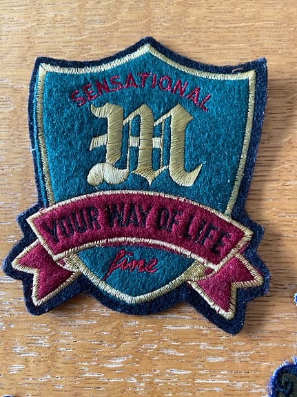 Broderade tygmärken blandade motiv flerfärgade