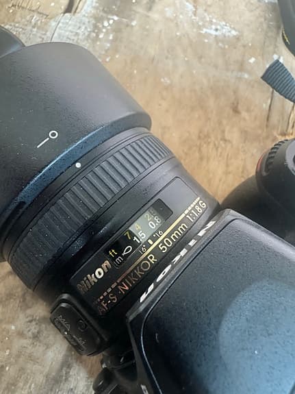 Nikon D7500 systemkamera med AF-S Nikkor 50mm f/1.4G och tillbehör