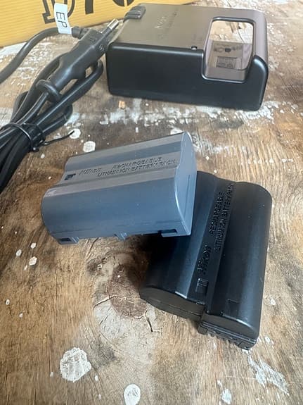 Nikon D7500 systemkamera med AF-S Nikkor 50mm f/1.4G och tillbehör