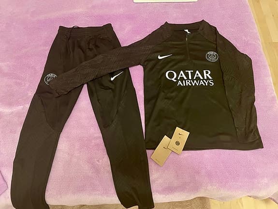 Nike PSG fotbollsträningsoverall barn storlek 134-140 svart