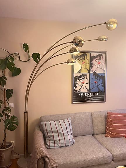 Fem-armad golvlampa i mässing med marmorfot