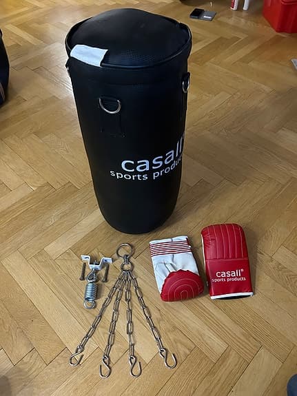 Helt ny Casall boxningssäck 15 kg med upphängning och nya handskar