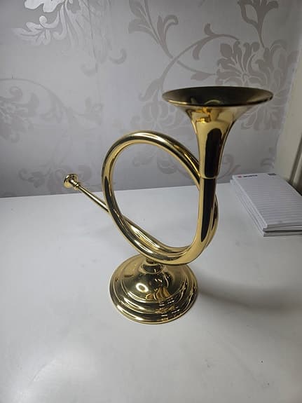 3 st FINT SKICK vackra trumpet/horn ljushållare i massivt mässing.