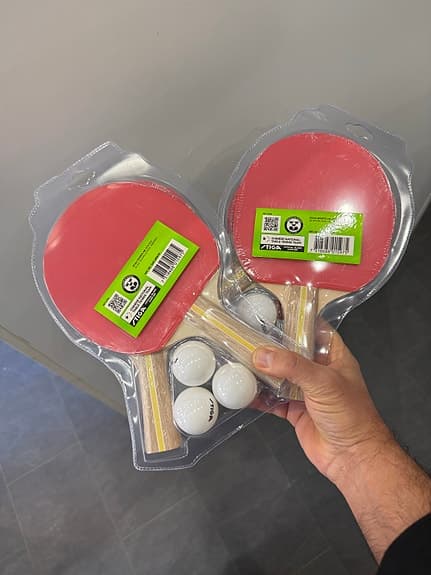 Stiga bordtennisset med 2 racketar och bollar
