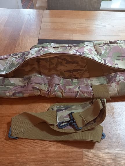 Vadderad transportväska i slitstark camouflage-canvas med bärhandtag (Fri frakt)