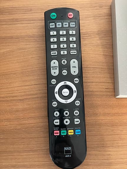 NAD T737 Snygg Kraftfull Kompetent Förstärkare  2x90W (8 ohm) / 7x40W