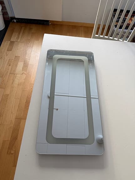 väggspegel med belysning