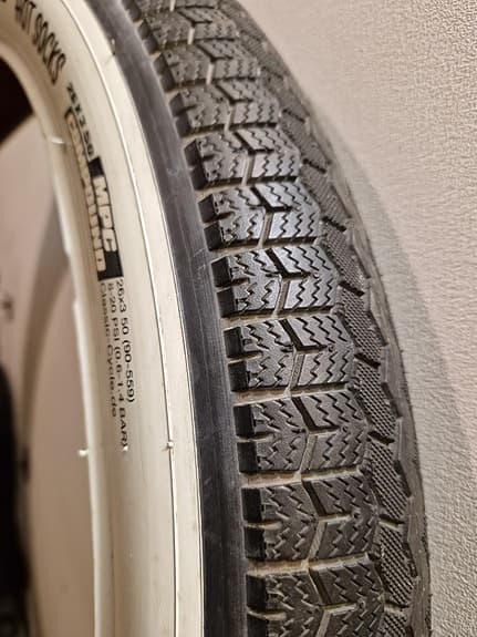 2 Vee Tire Co Hot Socks cykeldäck 26x3.5 vit