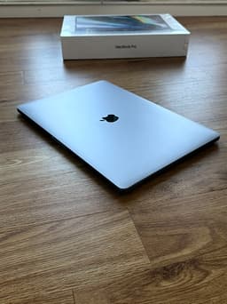 MacBook Pro 16” (2019) – i7 / 16 GB / 512 GB SSD
