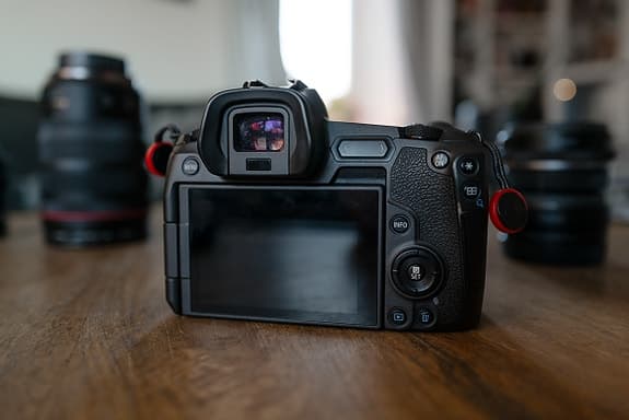 Canon EOS R med objektiv: RF 24-70mm 2.8 och RF 35mm 1.8