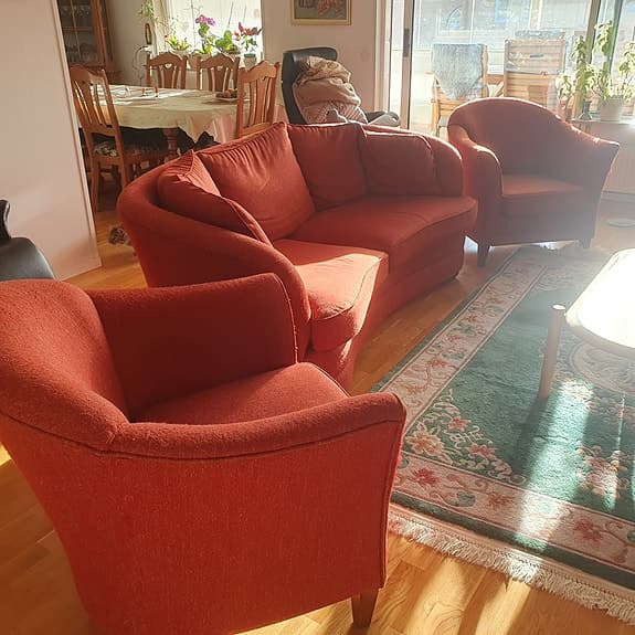 Bröderna Anderssons soffgrupp tyg röd