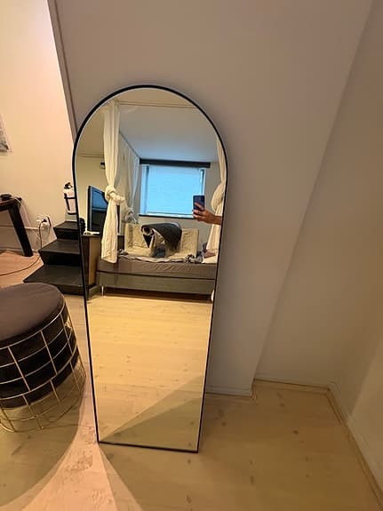 Ikea helkroppsspegel svart bågformad