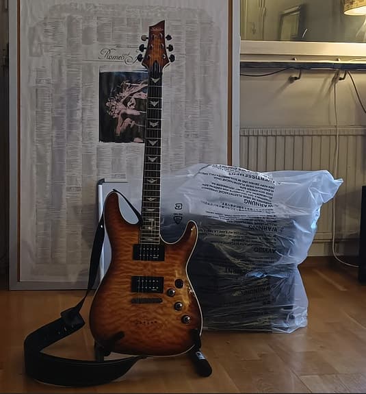 Schecter Omen Extreme 6 Vintage Sunburst + Boss Katana 50 MK II