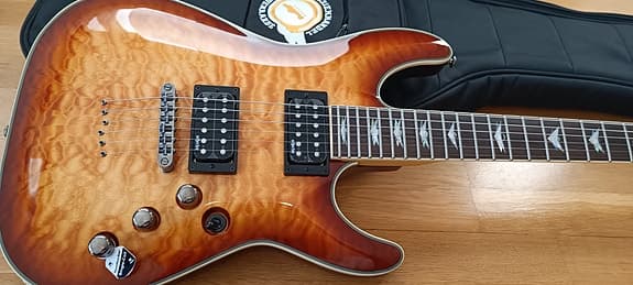 Schecter Omen Extreme 6 Vintage Sunburst + Boss Katana 50 MK II