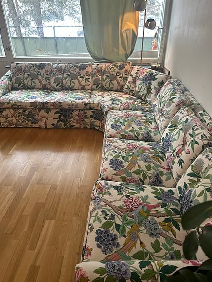 En hörnsoffa vintage 70 tal köpt på brand stationen