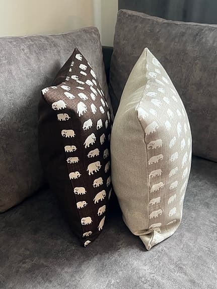 2st Kuddfodral/ Tyg Från Svenskt Tenn/ Estrid Ericson/ Elefant Varm Grå , Brun