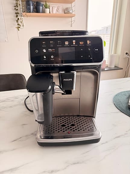 Philips 5400 Kaffemaskin med mjölkskummare