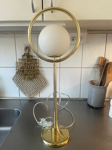 Bordslampa mässing med rund skärm