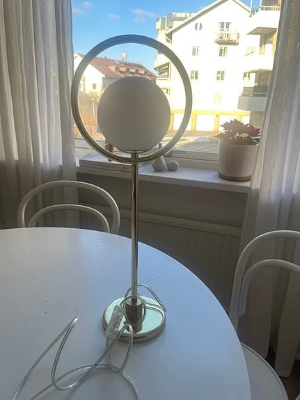 Bordslampa mässing med rund skärm