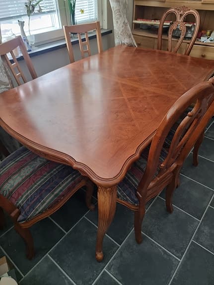 Rokoko stil matbord + 4 stolar + förlängning 2 stycken (38 cm x2 )