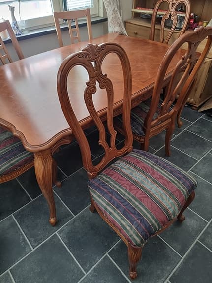 Rokoko stil matbord + 4 stolar + förlängning 2 stycken (38 cm x2 )