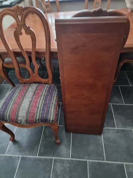 Rokoko stil matbord + 4 stolar + förlängning 2 stycken (38 cm x2 )