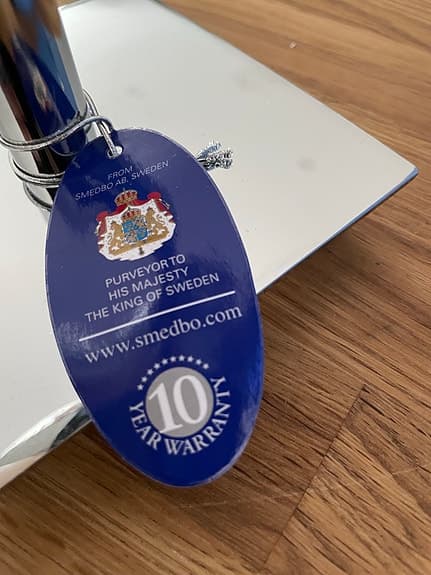 Väggmonterad sminkspegel