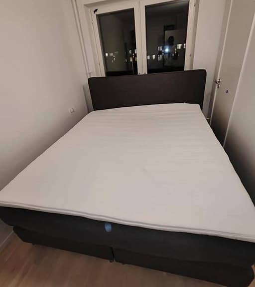 SNABB: KOMPLETT KONTINENTAL SÄNG  två sängbord i kartong (Erbjuds kostnadsfritt)