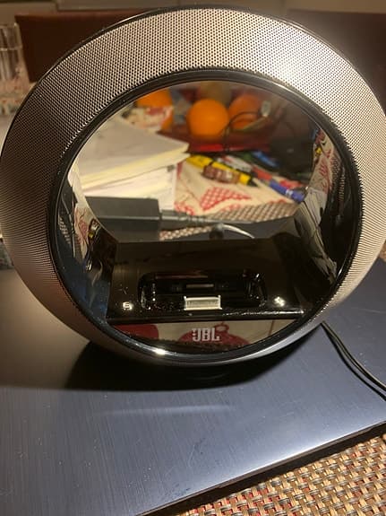 JBL högtalardocka med dockningsstation svart