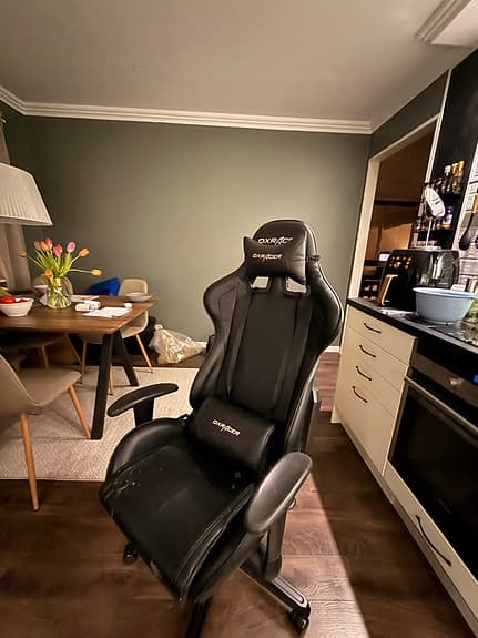 DxRacer Formula gamingstol i svart läder