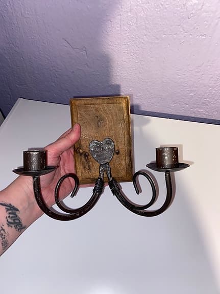 Vägg ljusstake i smide och trä