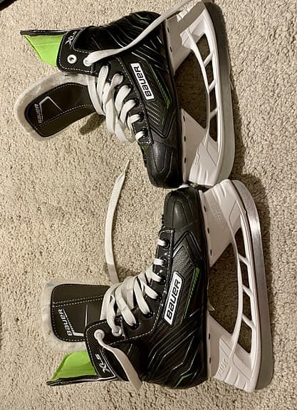 Bauer ishockeyskridskor svart/vit med grön insida stl 34