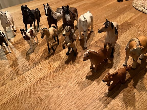 Schleich leksakshästar figurer