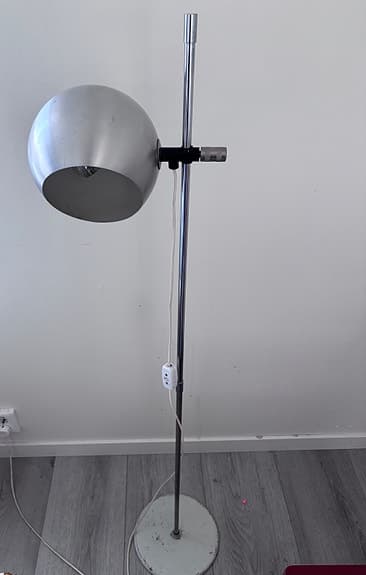 Hemi Klot golvlampa -kan levereras i Gbg-området!