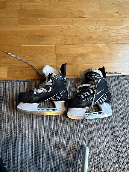 CCM Tacks 9350 ishockeyskridskor storlek 34 svart