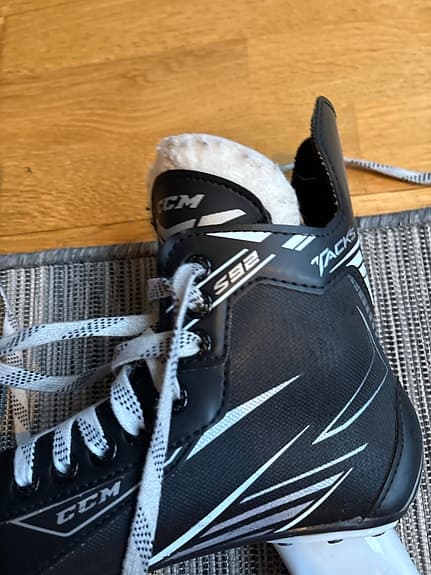 CCM Tacks 9350 ishockeyskridskor storlek 34 svart