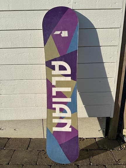 Allian Dreams 115 – Perfekt nybörjar snowboard med hundmotiv (Nyservad!)
