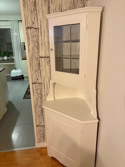 Hörnskåp vitt glasdörr