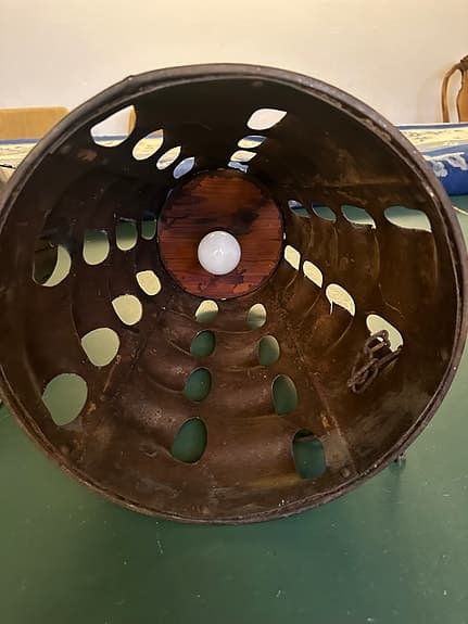 Två industrilampor i järn med fin patina - robust industriell design