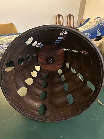 Två industrilampor i järn med fin patina - robust industriell design