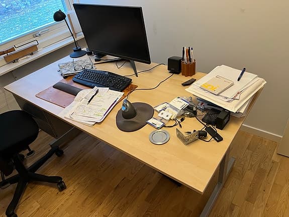 IKEA skrivbord trä med metallben