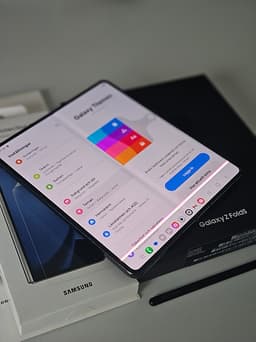 Samsung Galaxy Z Fold 5 - mindre skärmdefekt, tillbehör ingår