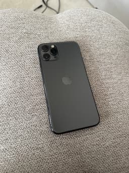 iPhone 11 Pro 256GB – 100% Batterihälsa (Defekt skärm)
