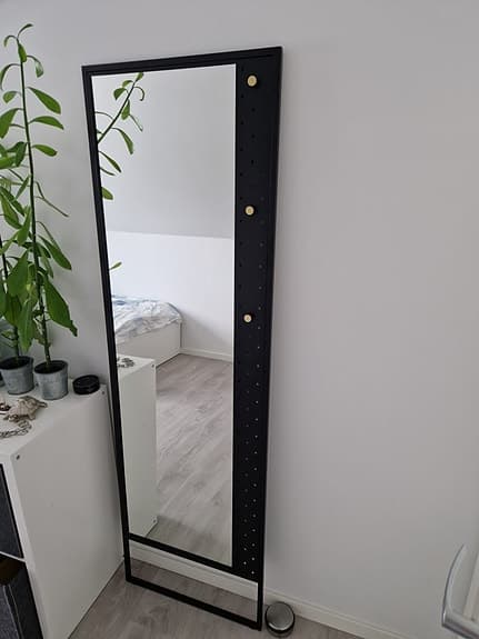 Golvspegel i svart metall – 53 × 170 cm