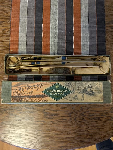 Rengöringssats för jaktvapen i originalförpackning. Retro.